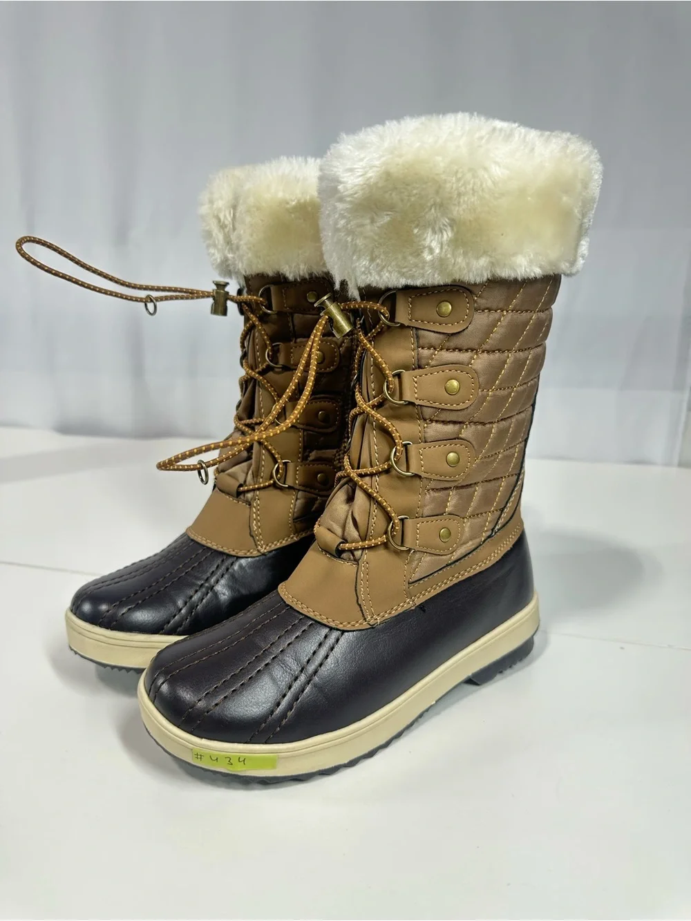 #434 Totes Girl Snow Boots Size 2 MED